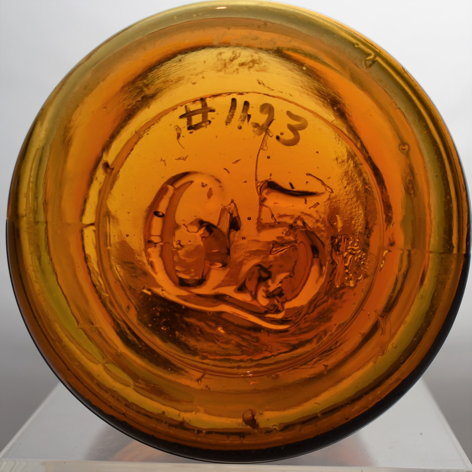 Lot 29- Globe - Yellow Orange Amber- Quart - Image 2