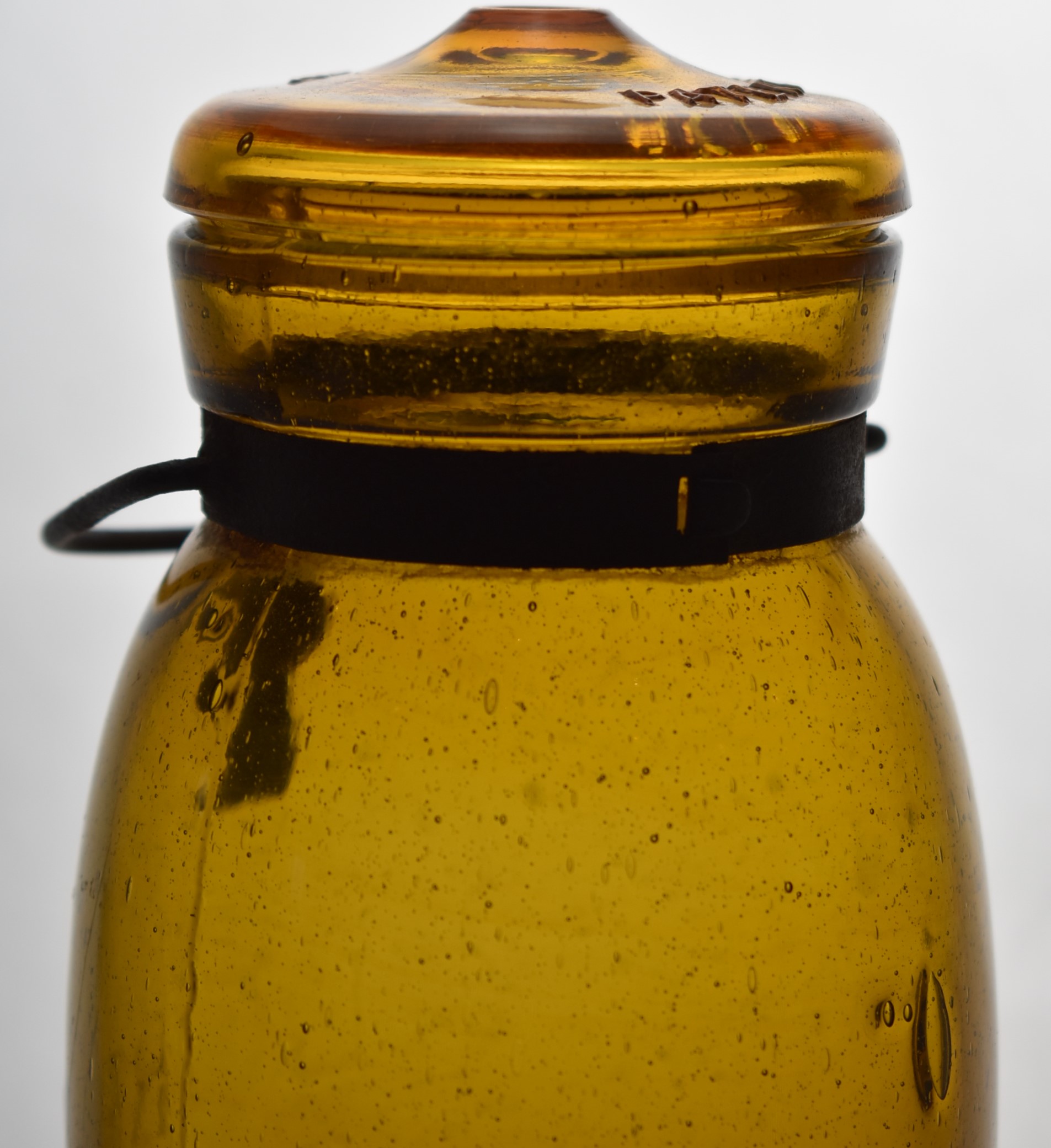 Lot 32- Globe - Quart - Olive Amber Yellow - Rare Color - Image 3