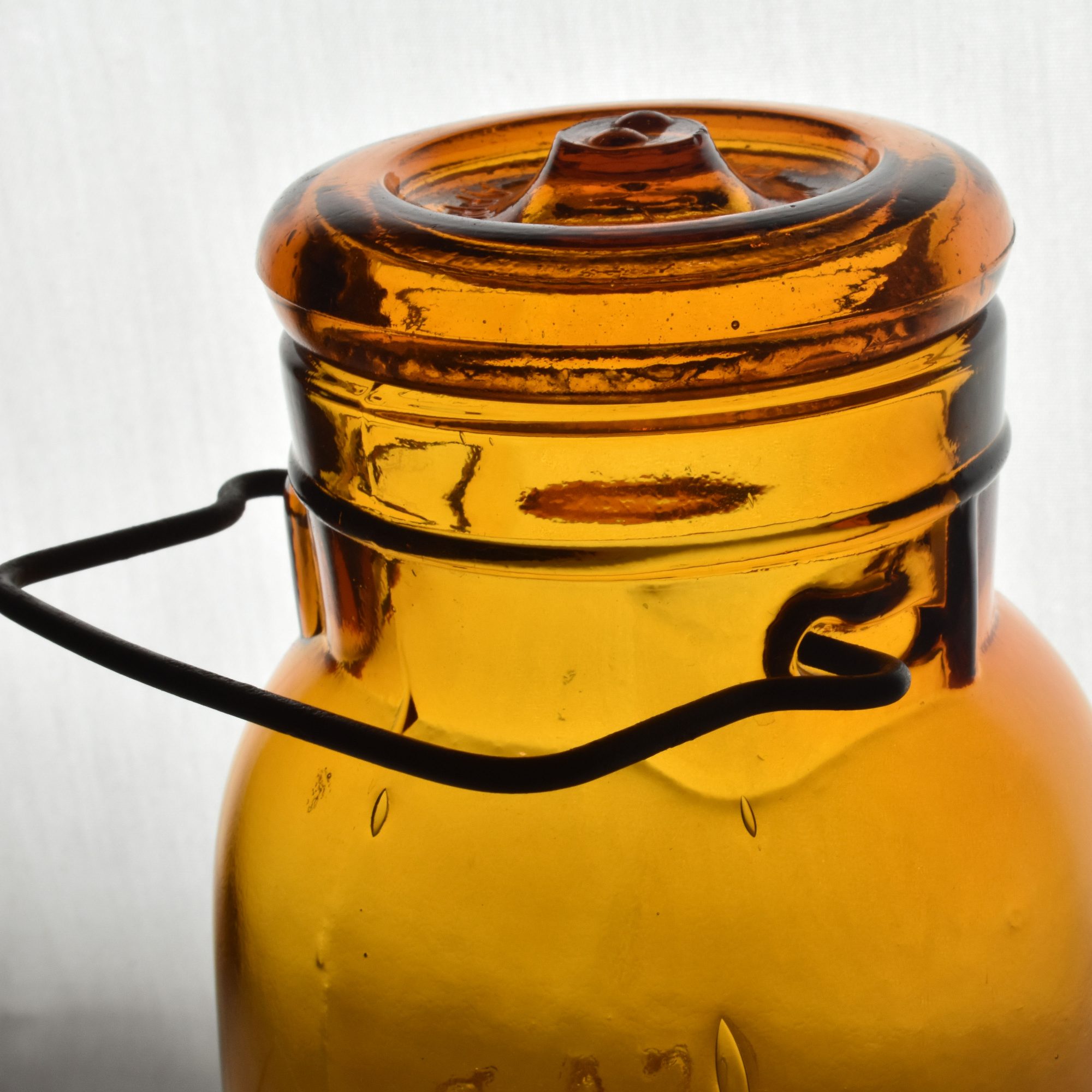 Lot 40- SAFETY - Quart - Golden Amber Yellow - Image 4