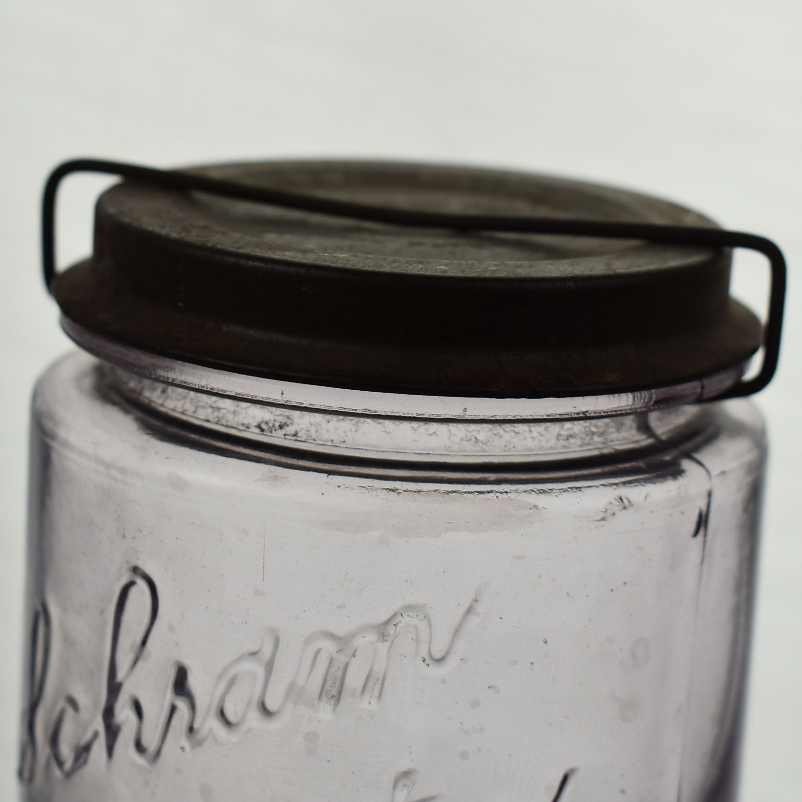 Lot 111- Schram Automatic Sealer (Script) - Pint - Pinkish SCA - Image 4