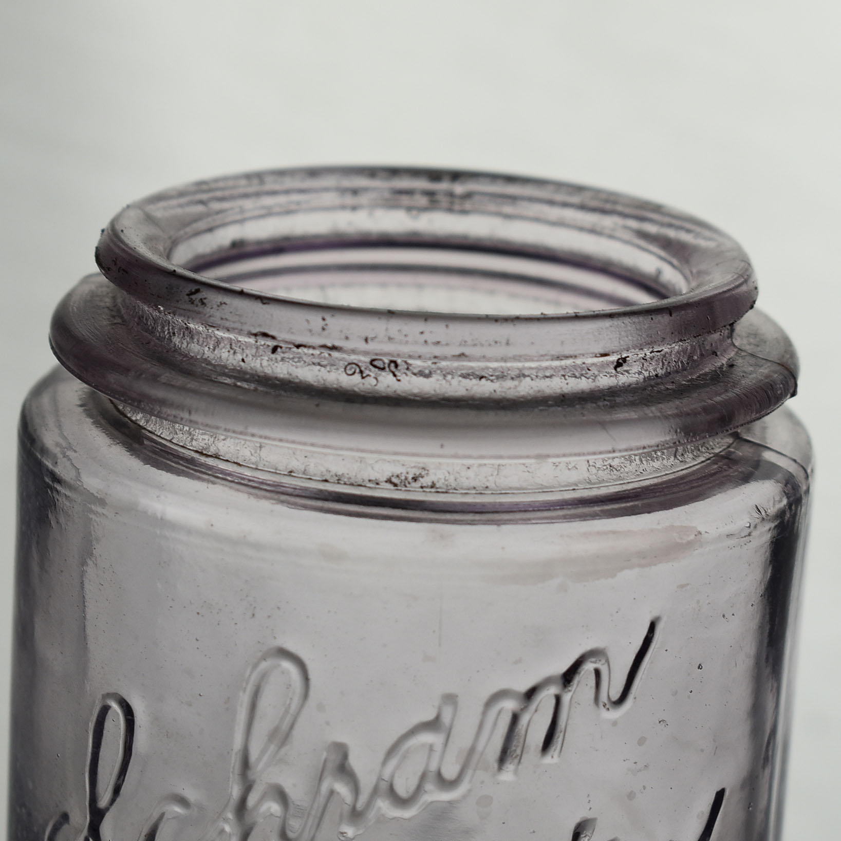 Lot 111- Schram Automatic Sealer (Script) - Pint - Pinkish SCA - Image 6