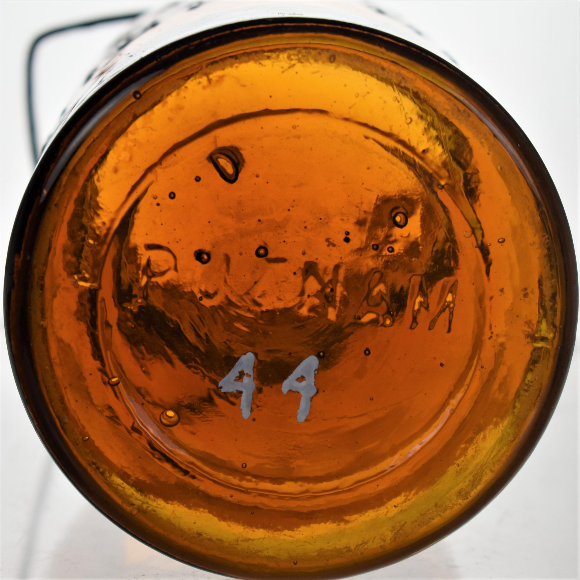 Lot 191 - Trade Mark Lightning - Quart - Amber W/ Light Golden Tone - Image 2